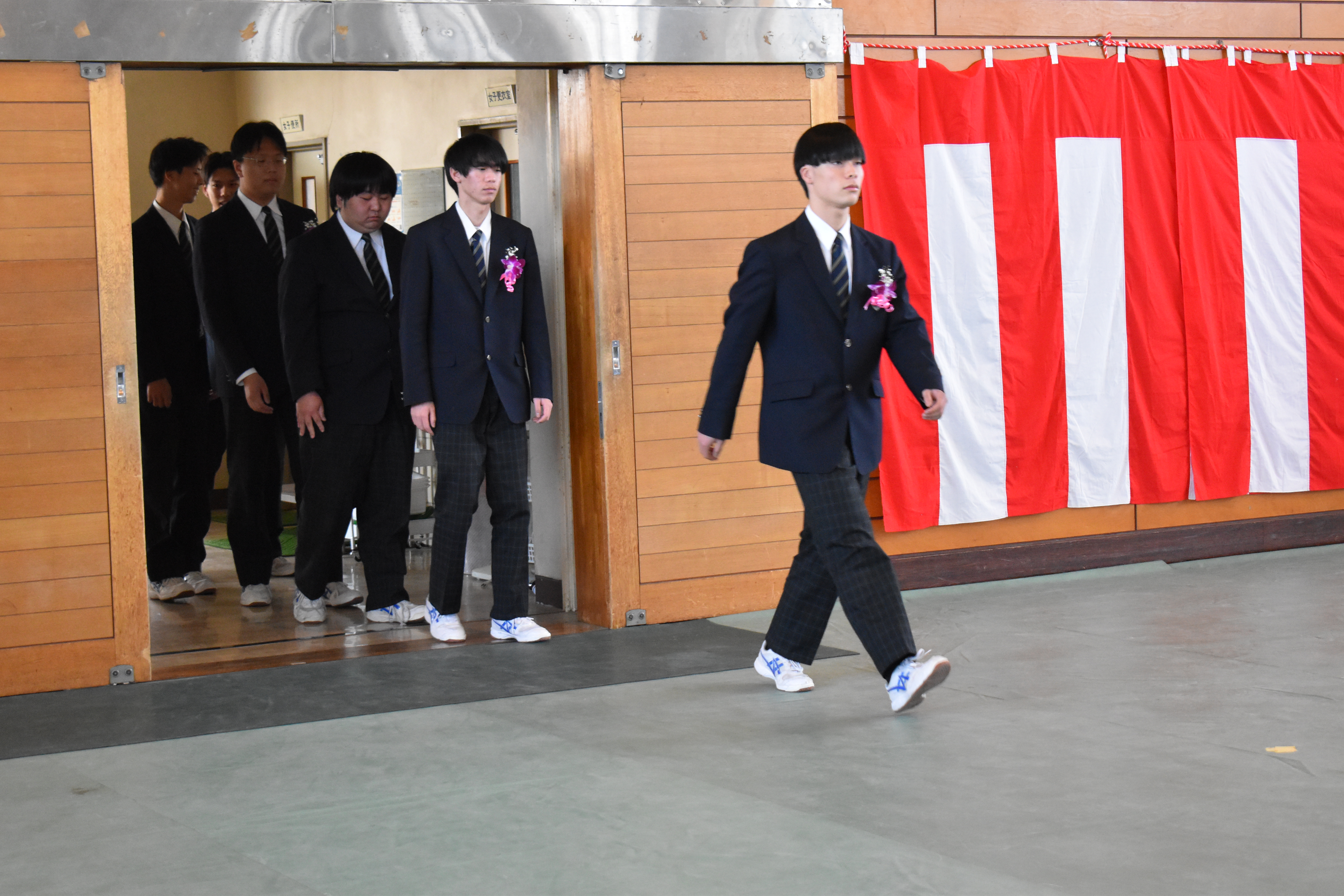 卒業生入場